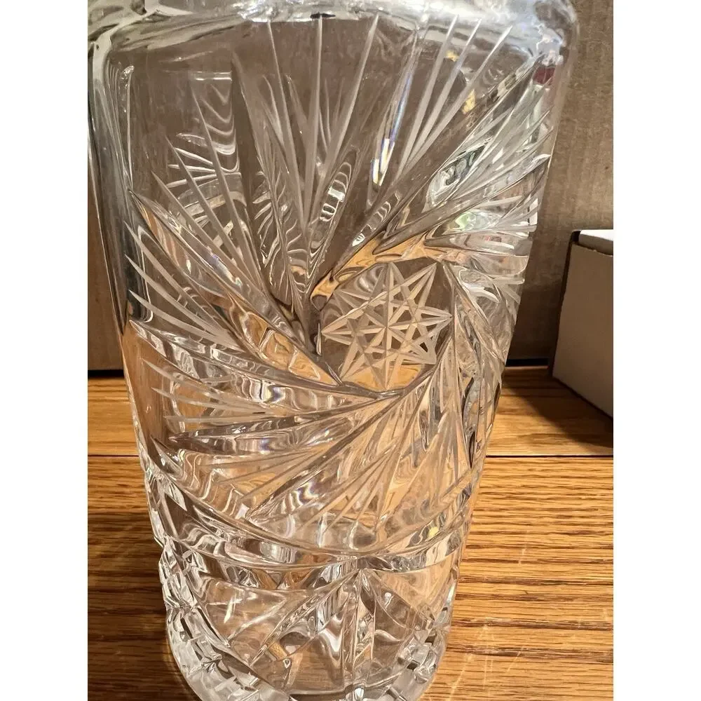 VTG. Crystal Glass Cut Liquor Decanter & Stopper. Sleek Whiskey Bourbon